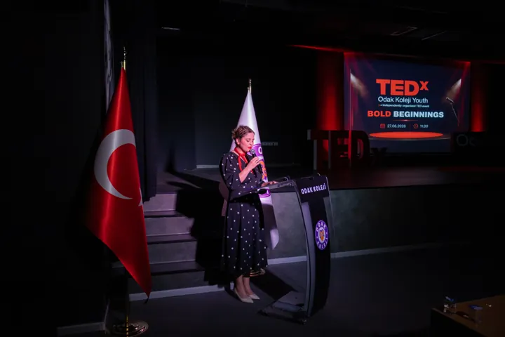 TEDxOdak Koleji Youth sahnesinden kare 1