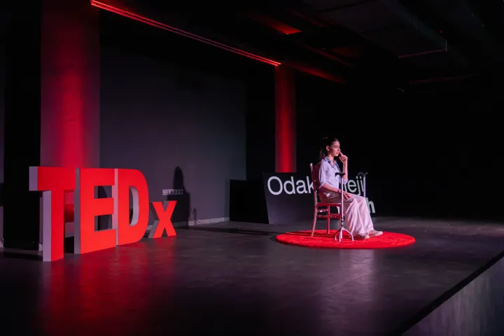 TEDxOdak Koleji Youth sahnesinden kare 4
